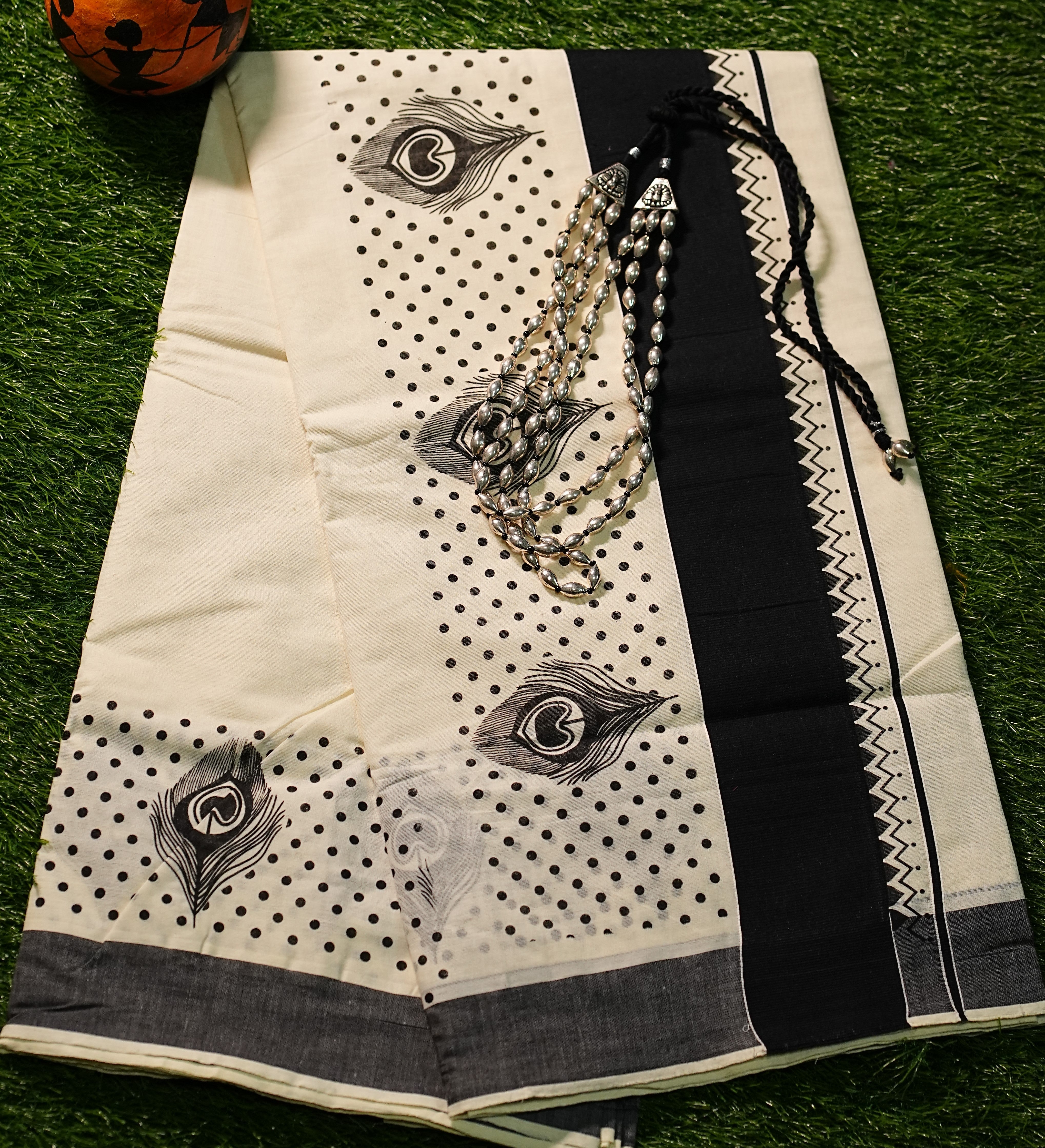 Traditional Kerala Silver Tissue Set Mundu With Black Border - Etsy India